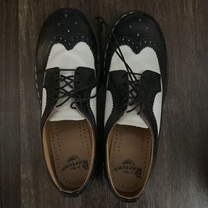 3989 BEX SMOOTH LEATHER BROGUE SHOES mens us size 9. Used only twice like new!!!